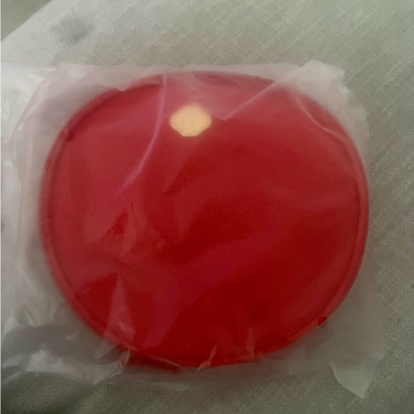 NEW (AUTHENTIC) Shiseido 7-piece Skincare + Carrying Pouch. $141 Value! - Picture 5 of 6